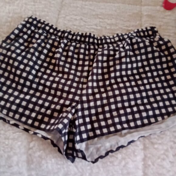 Old Navy Stretchtech Shorts - Picture 2 of 3